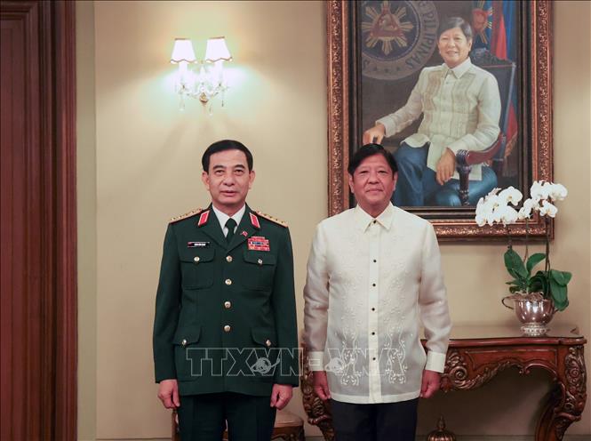 Bộ trưởng Quốc phòng Phan Văn Giang chào xã giao Tổng thống Philippines Ferdinand Marcos Jr. Ảnh: Lê Dương-P/v TTXVN tại ĐNA