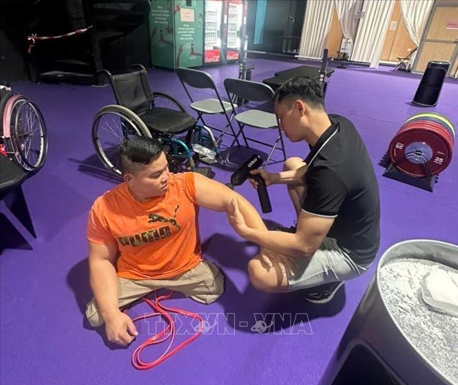 Paralympic Paris 2024 Đội tuyển cử tạ người khuyết tật Việt Nam tập
