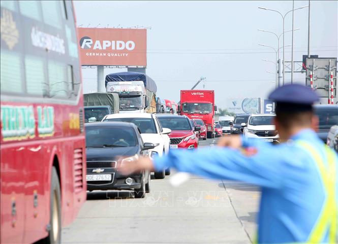 Cao tốc Pháp Vân - Cầu Giẽ hướng ra khỏi trung tâm Thủ đô lượng phương tiện tăng cao đột biến trong sáng 31/8. Ảnh: Phạm Kiên - TTXVN