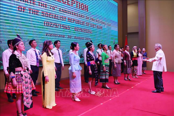 Art performance to celebrate the National Day in Vientiane, Laos. VNA Photo