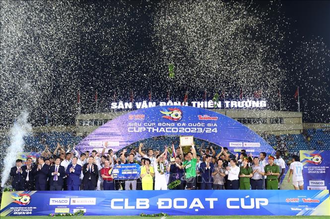 CLB Thép Xanh Nam Định giành Siêu Cúp bóng đá Quốc gia 2023 - 2024. Ảnh: TTXVN