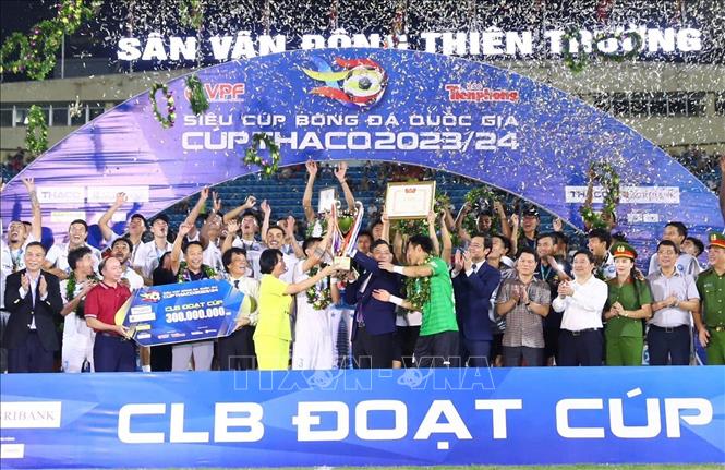 CLB Thép Xanh Nam Định giành Siêu Cúp bóng đá Quốc gia 2023 - 2024. Ảnh: TTXVN