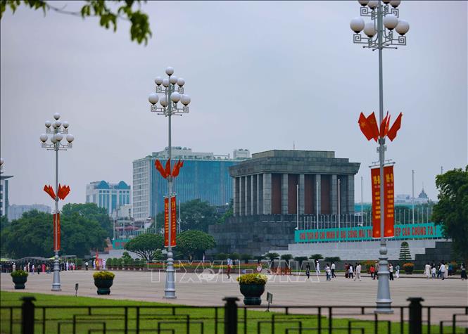 The area in front of the Ho Chi Minh Mausoleum is beautifully decorated. VNA Photo: Thanh Tùng