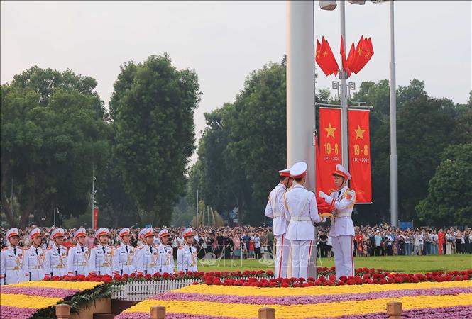 Đội tiêu binh thực hiện nghi lễ thượng cờ ngày Quốc khánh 2/9/2024. Ảnh: Hoàng Hiếu - TTXVN