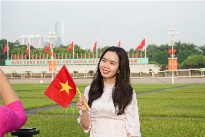 Lưu lại kỷ niệm 79 năm Quốc khánh. Ảnh: Khánh Hoà - TTXVN