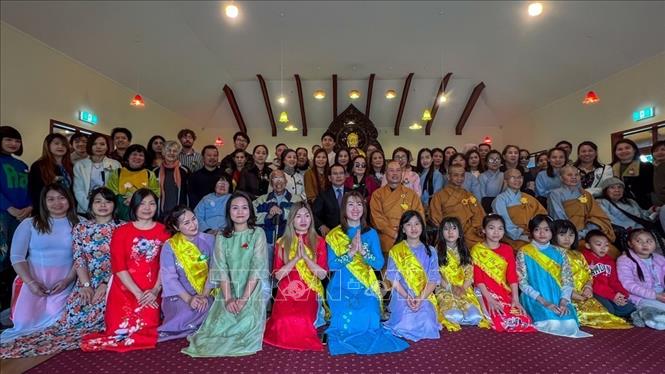 Cộng đồng người Việt Nam tại New Zealand hào hứng tham gia Đại lễ Vu Lan báo hiếu. Ảnh: TTXVN phát