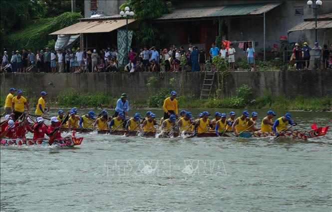 Ngày hội là dịp để nhân dân địa phương và du khách cùng trải nghiệm một lễ hội truyền thống của Quảng Bình. Ảnh: Võ Mạnh Thành - TTXVN
