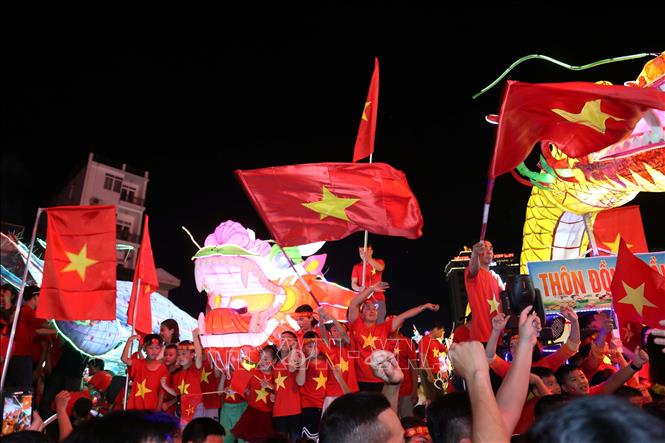 Không khí hân hoan chào mừng kỷ niệm 79 năm Cách mạng tháng Tám và Quốc khánh 2/9 của người dân thành phố Tuyên Quang. Ảnh: Quang Cường - TTXVN