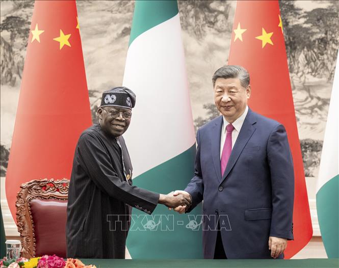 Chủ tịch Trung Quốc Tập Cận Bình (phải) và Tổng thống Nigeria Bola Tinubu tại cuộc hội đàm ở Bắc Kinh ngày 3/9/2024. Ảnh: THX/TTXVN