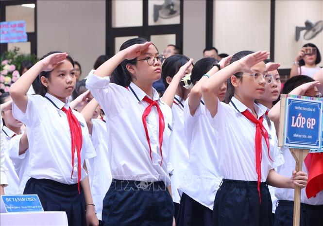 Học sinh Trường THCS Giảng Võ tại lễ khai giảng năm học mới 2024 – 2025. Ảnh: Văn Điệp – TTXVN