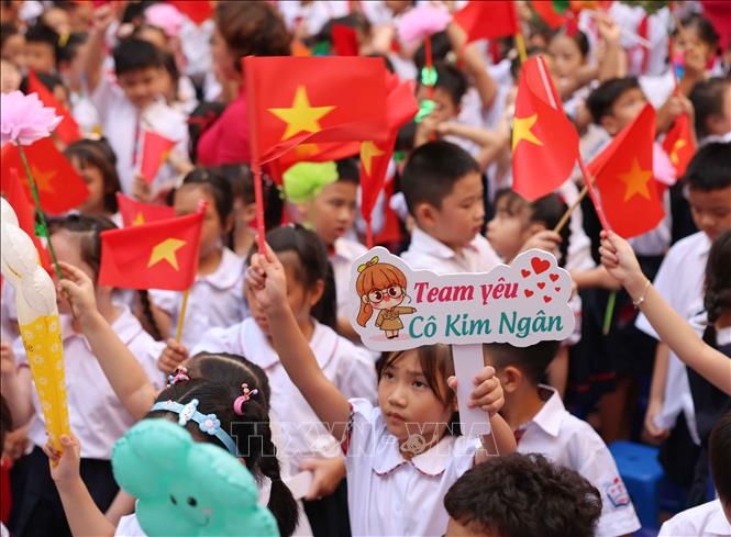 Không khí tưng bừng, nô nức khai giảng năm học mới 2024 - 2025 tại Trường Tiểu học Thăng Long (quận Hoàn Kiếm, Hà Nội). Ảnh: Thanh Tùng -  TTXVN 