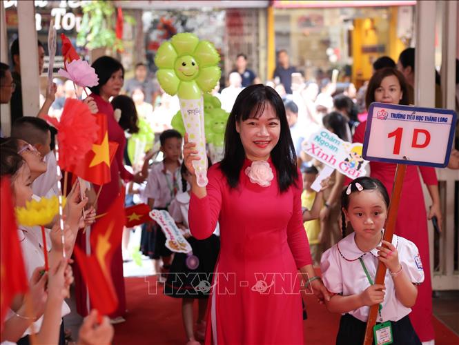 Không khí khai giảng năm học mới 2024 - 2025 tại Trường Tiểu học Thăng Long (quận Hoàn Kiếm, Hà Nội). Ảnh: Thanh Tùng -  TTXVN 