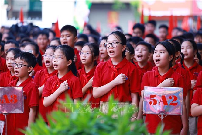 Học sinh Trường PTCS Nguyễn Đình Chiểu Hà Nội khai giảng năm học 2024-2025. Ảnh: Dương Giang-TTXVN