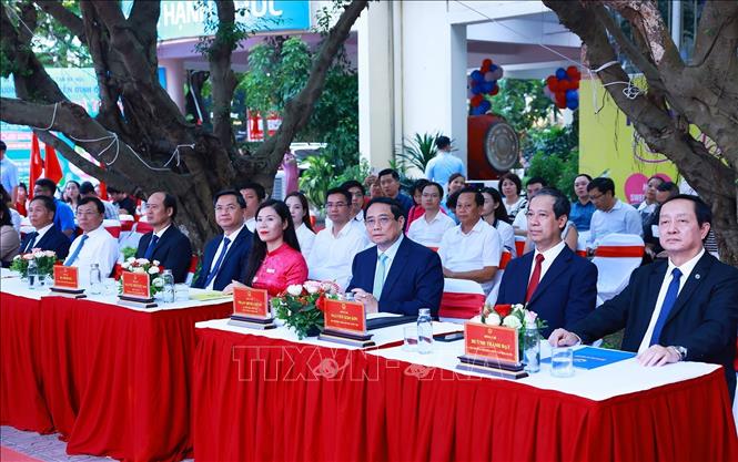 Thủ tướng Phạm Minh Chính và các đại biểu dự khai giảng tại Trường PTCS Nguyễn Đình Chiểu Hà Nội. Ảnh: Dương Giang-TTXVN