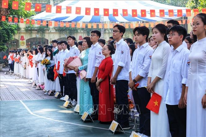 Học sinh khối 10 trường THPT Việt Đức trong ngày khai giảng năm học mới. Ảnh: Tuấn Anh - TTXVN