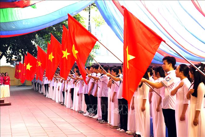 Students of the Hung Yen high school in Hung Yen province on a ceremony to start a new school year. VNA Photo