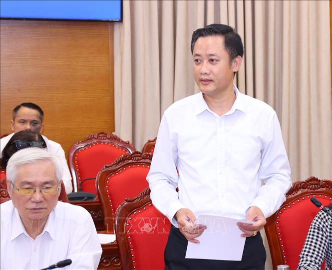 PGS,TS Ngô Tuấn Nghĩa, Viện trưởng Viện Kinh tế chính trị học tham luận tại Hội nghị. Ảnh: Văn Điệp – TTXVN