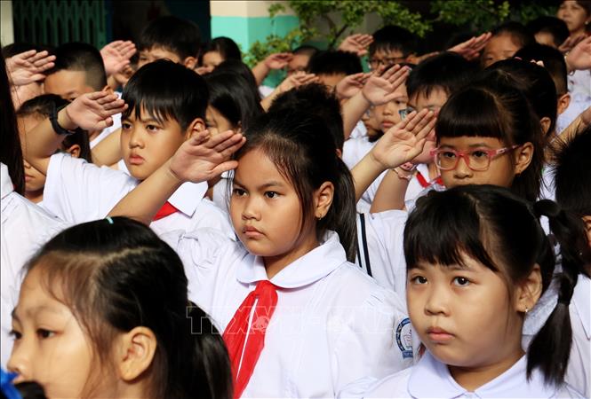 Students of the Pham Ngoc Thach primary school in Ho Chi Minh City on a ceremony to start a new school year. VNA Photo