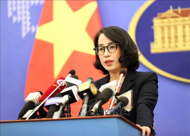 Người phát ngôn Bộ Ngoại giao Phạm Thu Hằng trả lời câu hỏi của các cơ quan báo chí trong nước và quốc tế. Ảnh: An Đăng - TTXVN