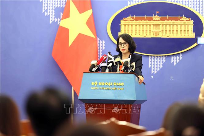 Người phát ngôn Bộ Ngoại giao Phạm Thu Hằng trả lời câu hỏi của các cơ quan báo chí trong nước và quốc tế. Ảnh: An Đăng - TTXVN 