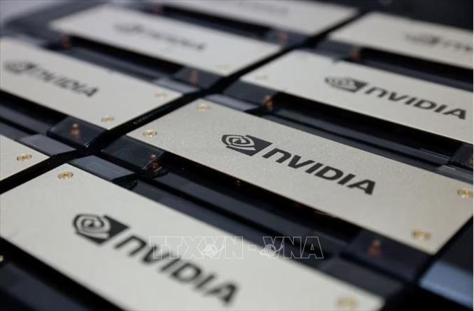 Giá cổ phiếu của Nvidia - Tập đoàn công nghệ đa quốc gia có trụ sở ở Mỹ - đã sụt giảm 9,5% khi chốt phiên giao dịch ngày 3/9/2024, đánh dấu sự lao dốc vốn hóa thị trường của ngành công nghệ trong một ngày ở mức mạnh nhất từ trước đến nay đối với một công ty của Mỹ. Ảnh: Siêu máy tính của Tập đoàn Nvidia tại triển lãm công nghệ Foxconn ở Đài Loan (Trung Quốc) ngày 18/10/2023. REUTERS/TTXVN