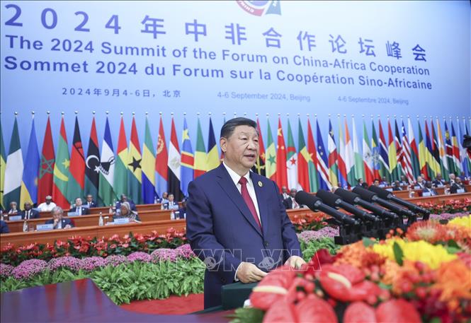 Tại Hội nghị thượng đỉnh Diễn đàn hợp tác Trung Quốc-Châu Phi (FOCAC) năm 2024 đang diễn ra tại Bắc Kinh, Trung Quốc, ngày 5/9/2024, các nước tham gia đã thông qua tuyên bố về xây dựng cộng đồng Trung Quốc-Châu Phi chia sẻ tương lai cho kỷ nguyên mới, đồng thời thống nhất kế hoạch hành động cho quan hệ đối tác trong 3 năm tới. Ảnh: Chủ tịch Trung Quốc Tập Cận Bình phát biểu tại hội nghị. THX/TTXVN