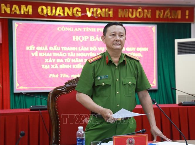 Đại tá Võ Duy Tuấn thông báo kết quả đấu tranh chuyên án. Ảnh: Xuân Triệu - TTXVN