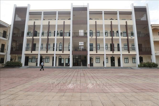 Trường Tiểu học Quang Trung (quận Ngô Quyền) cho học sinh nghỉ học từ trưa thứ Sáu. Trường được trưng dụng làm nơi trú bão của các hộ dân phường Vạn Mỹ (quận Ngô Quyền). Ảnh: Minh Quyết - TTXVN