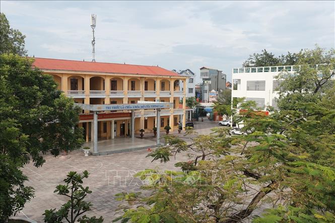 Trường Tiểu học Quang Trung (quận Ngô Quyền) cho học sinh nghỉ học từ trưa thứ Sáu. Trường được trưng dụng làm nơi trú bão của các hộ dân phường Vạn Mỹ (quận Ngô Quyền). Ảnh: Minh Quyết - TTXVN