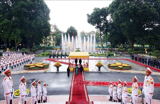 A view of the welcome ceremony for President of Guinea-Bissau Umaro Sissoco Embalo and his spouse. VNA Photo: Minh Đức