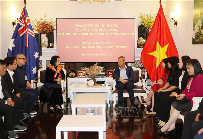 Phó Chủ tịch Quốc hội Nguyễn Thị Thanh làm việc với Tổng Lãnh sự phụ trách bang New South Wales, bang Nam Australia và bang Queensland Nguyễn Đăng Thắng. Ảnh: Thanh Tú – PV TTXVN tại Australia