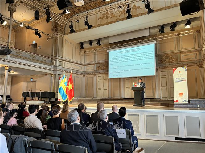 Đại sứ Trần Văn Tuấn phát biểu khai mạc Diễn đàn Doanh nghiệp Việt Nam - Thuỵ Điển 2024 ngày 6/9 tại Stockholm. Ảnh: Thu Hằng - PV TTXVN tại châu Âu