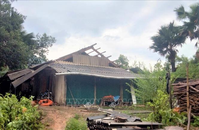 Bão số 3 gây hư hại 123 ngôi nhà tại huyện Trấn Yên, Văn Chấn, Lục Yên và Văn Yên (Yên Bái). Ảnh: TTXVN phát