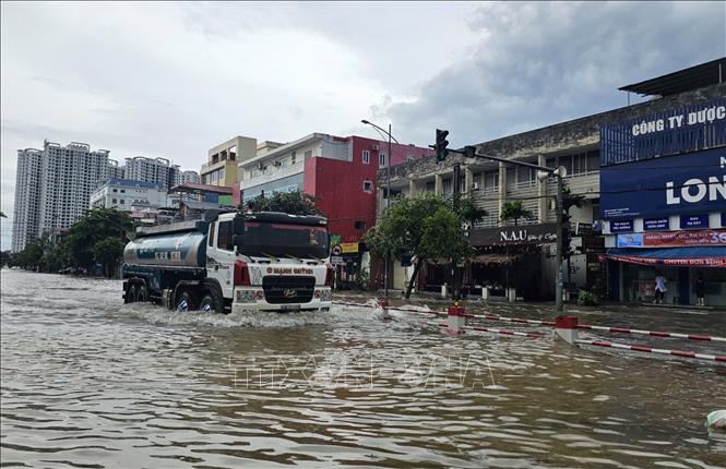Ngập úng khu vực nút giao đường Quang Trung và đường Phú Thái, TP Thái Nguyên. Ảnh: Thảo Nguyên - TTXVN