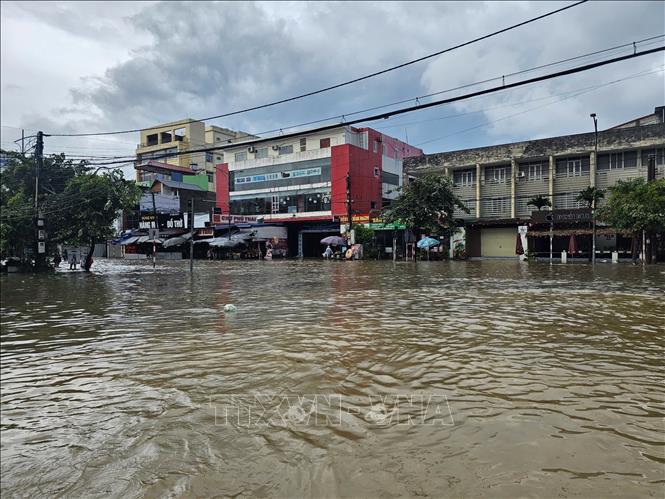 Ngập úng khu vực nút giao đường Quang Trung và đường Phú Thái, TP Thái Nguyên. Ảnh: Thảo Nguyên - TTXVN

