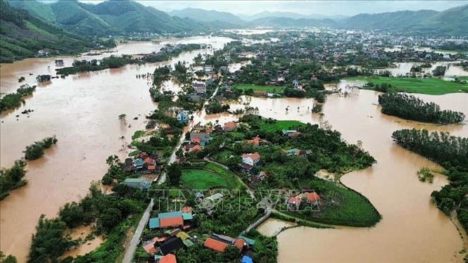 Một khu vực ở huyện Sơn Động bị ngập lụt chia cắt. Ảnh: TTXVN phát 
