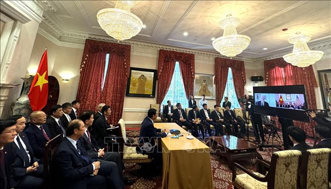 Quang cảnh buổi điện đàm trực tuyến giữa Đại tướng Phan Văn Giang với Thượng nghị sỹ Patrick Leahy. Ảnh: Kiều Trang - PV TTXVN tại Washington