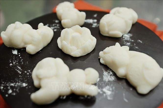 Bên cạnh đó, Nhà Còi homemade còn làm những chiếc bánh dẻo chay hình thú theo đơn đặt hàng của khách hàng. Ảnh: Minh Quyết - TTXVN