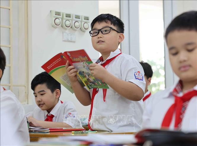 Các lớp học đã vang lên tiếng đọc bài khi học sinh trường tiểu học Thăng Long (quận Hoàn Kiếm) được trở lại trường sau bão số 3. Ảnh: Thanh Tùng - TTXVN