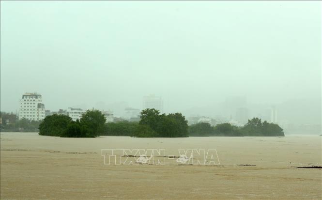 The water level on the Red River continues to rise in Lao Cai province. VNA Photo