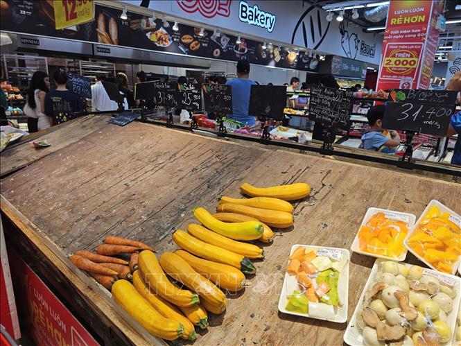 Quầy rau xanh tại Siêu thị GO! Thái Nguyên hết hàng từ chiều tối 9/9. Ảnh: Thảo Nguyên - TTXVN