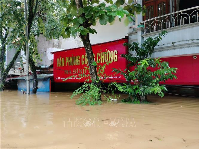 Thành phố Yên Bái chìm trong biển nước, sáng 10/9. Ảnh: Tuấn Anh - TTXVN