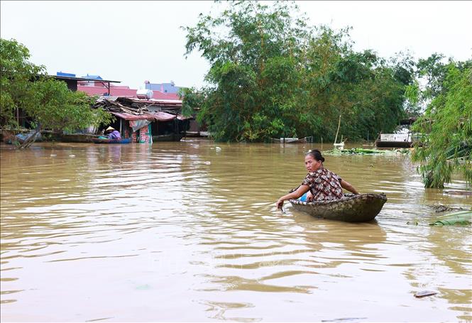 Người dân xã Vân Hà, thị xã Việt Yên, tỉnh Bắc Giang gặp rất nhiều khó khăn do ảnh hưởng của mưa lũ. Ảnh: Dương Giang-TTXVN