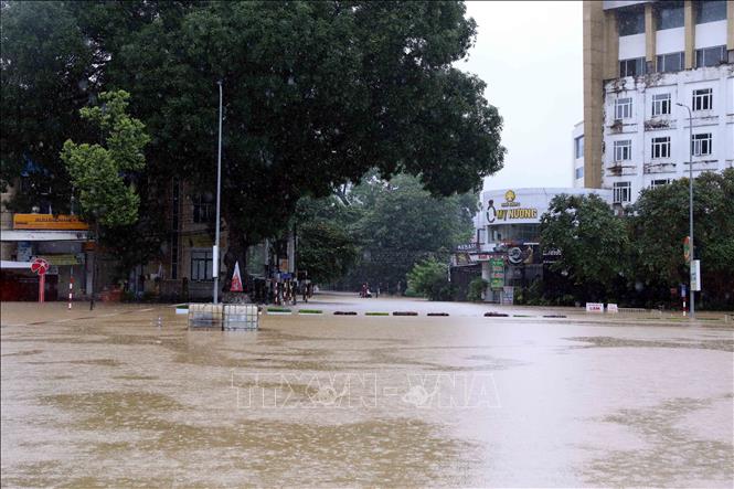 Một điểm ngập lụt ở phường Minh Xuân, thành phố Tuyên Quang. Ảnh: Quang Cường - TTXVN