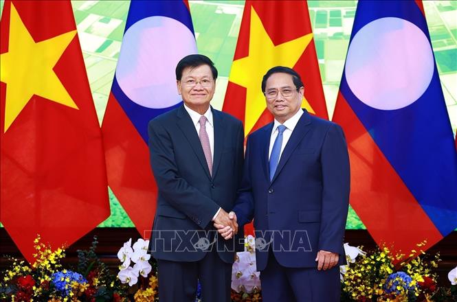 Prime Minister meets Lao top leader in Hanoi - VNA Photos - Vietnam ...
