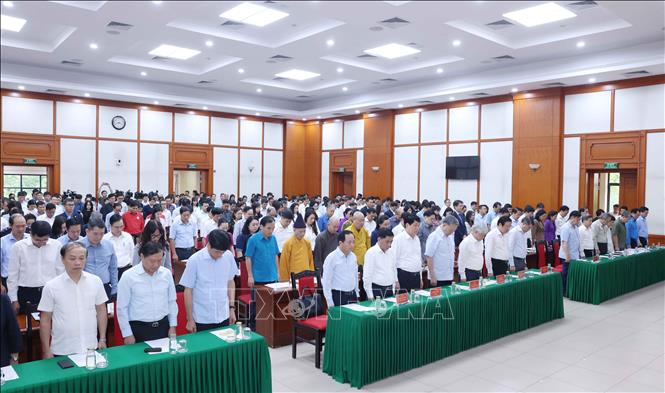 Đại biểu dự Lễ phát động dành một phút mặc niệm các nạn nhân tử nạn trong cơn bão số 3. Ảnh: Phương Hoa - TTXVN