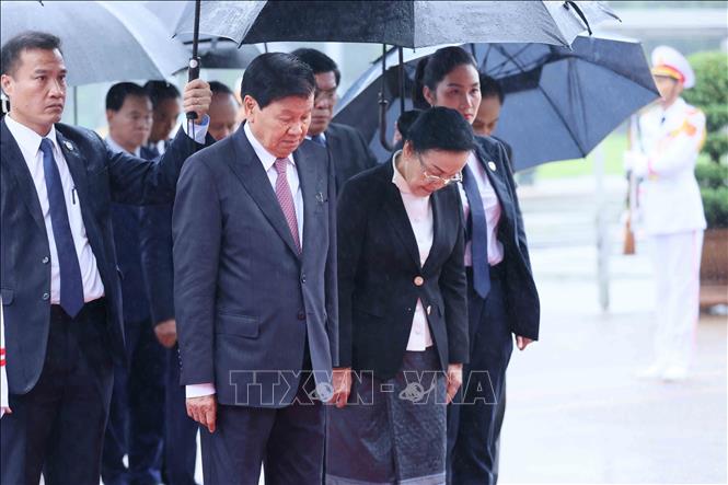 Lao top leader pays tribute to President Ho Chi Minh - VNA Photos ...