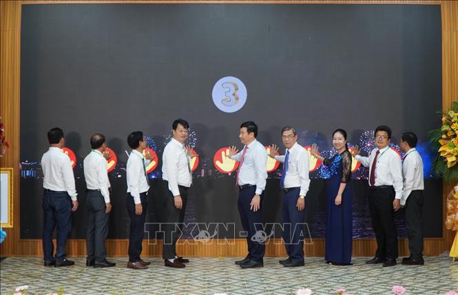 Các đại biểu thực hiện nghi thức phát động xây dựng huyện Lấp Vò đạt chuẩn nông thôn mới nâng cao giai đoạn 2026 - 2030. Ảnh: Nhựt An - TTXVN