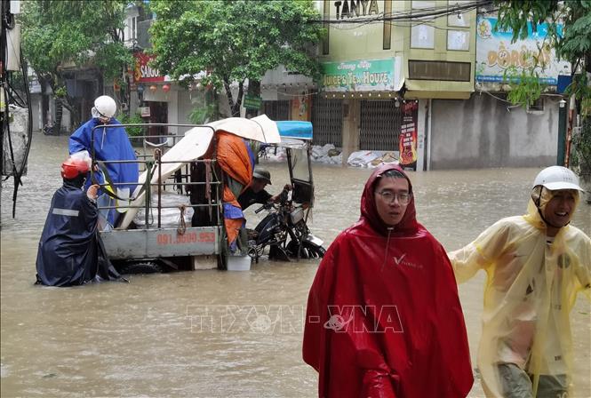 Bên cạnh sông Hồng, mấy ngày này, các quận nội thành Hà Nội có thêm một số 