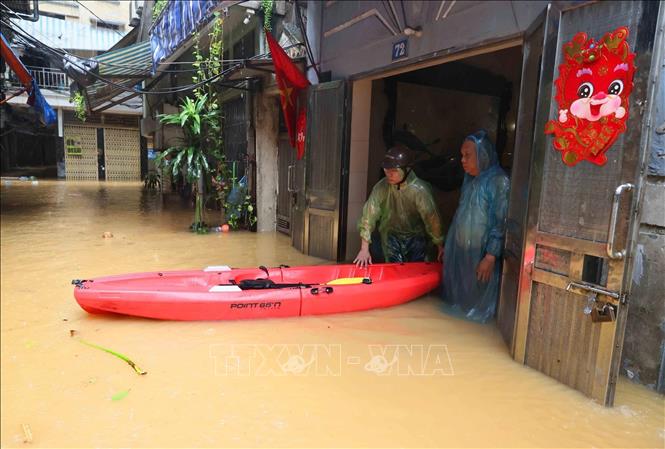 Những nhà có thuyền kayak du lịch giờ bỗng có dịp được đem ra thi thố ngay trên 